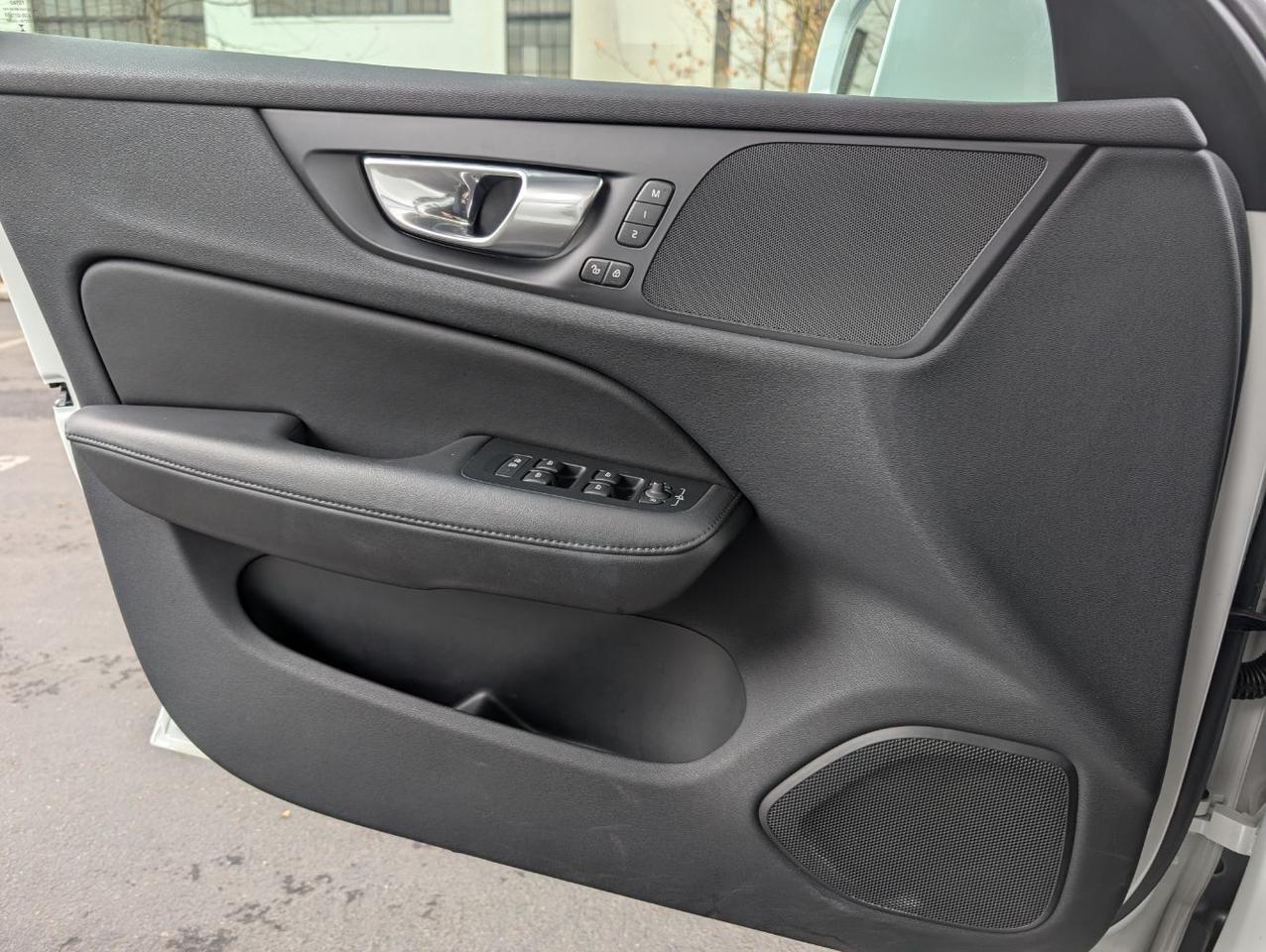 2025 Volvo V60 Cross Country B5 AWD Hybrid PLUS w/High Performance Sound * Portland OR