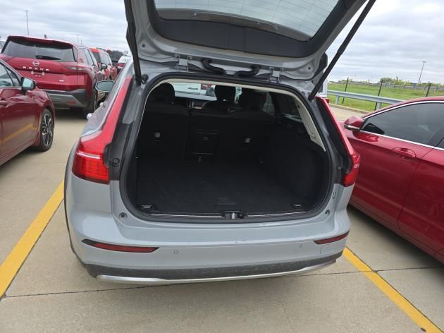 2025 Volvo V60 Cross Country B5 AWD Hybrid PLUS w/High Performance Sound, Climate * Portland OR