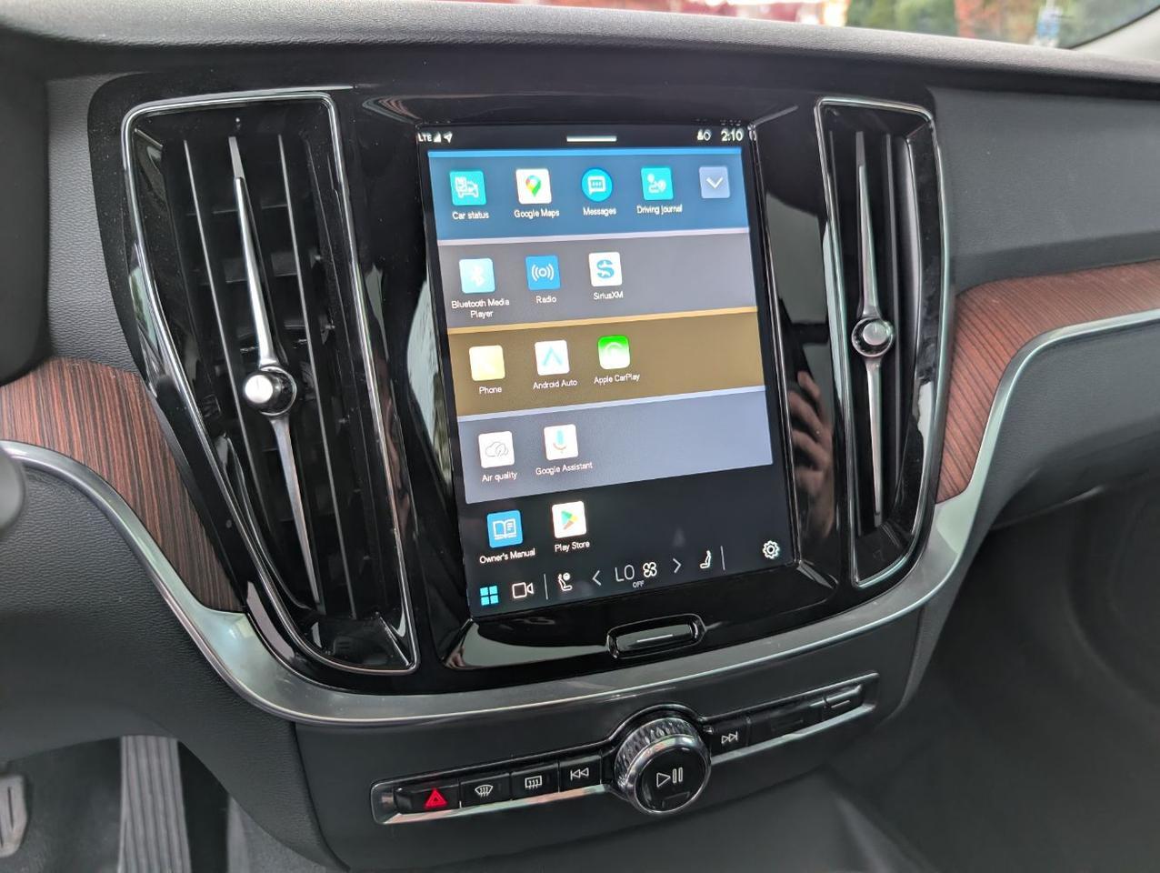 2025 Volvo V60 Cross Country B5 AWD Hybrid PLUS w/High Performance Sound, Climate* Portland OR