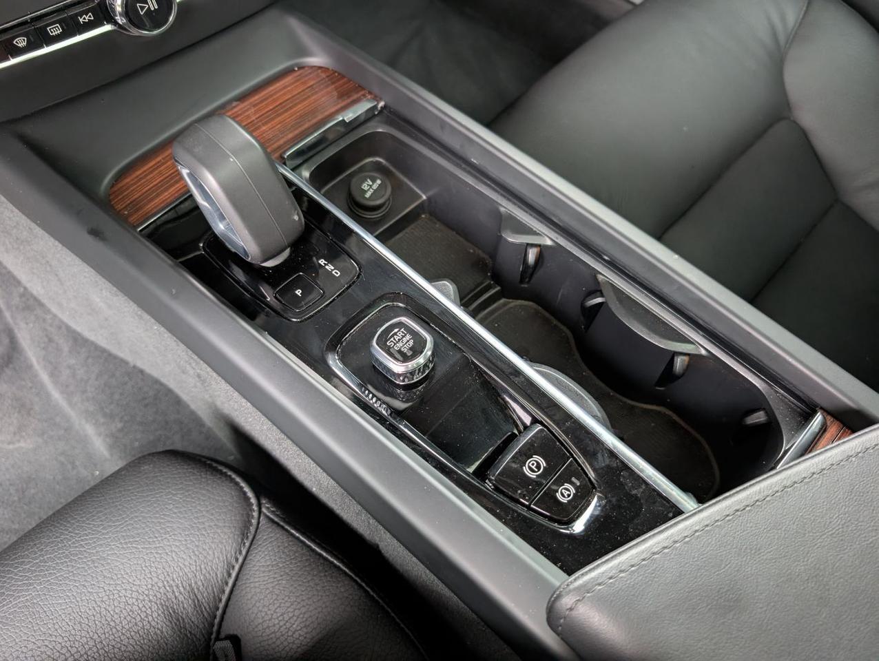 2025 Volvo V60 Cross Country B5 AWD Hybrid PLUS w/High Performance Sound, Climate* Portland OR