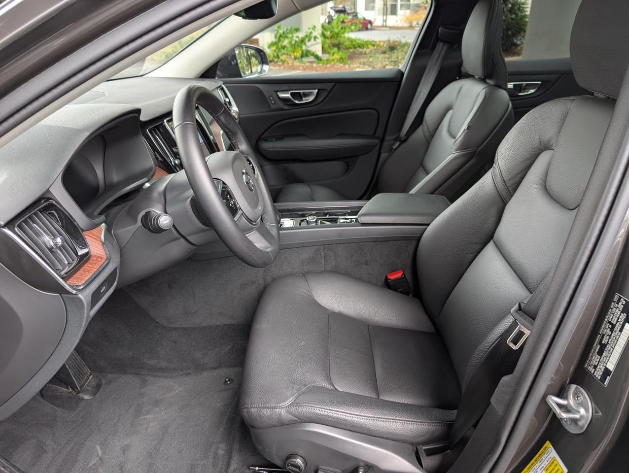 2025 Volvo V60 Cross Country B5 AWD Hybrid PLUS w/High Performance Sound, Climate* Portland OR