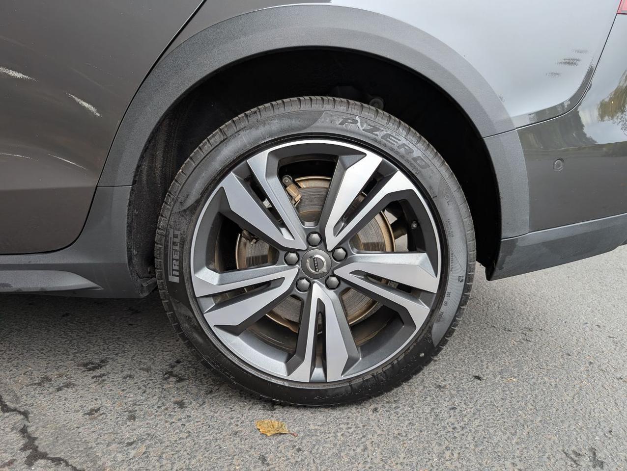 2025 Volvo V60 Cross Country B5 AWD Hybrid PLUS w/High Performance Sound, Climate* Portland OR