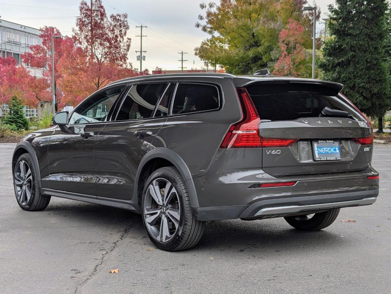 2025 Volvo V60 Cross Country B5 AWD Hybrid PLUS w/High Performance Sound, Climate* Portland OR