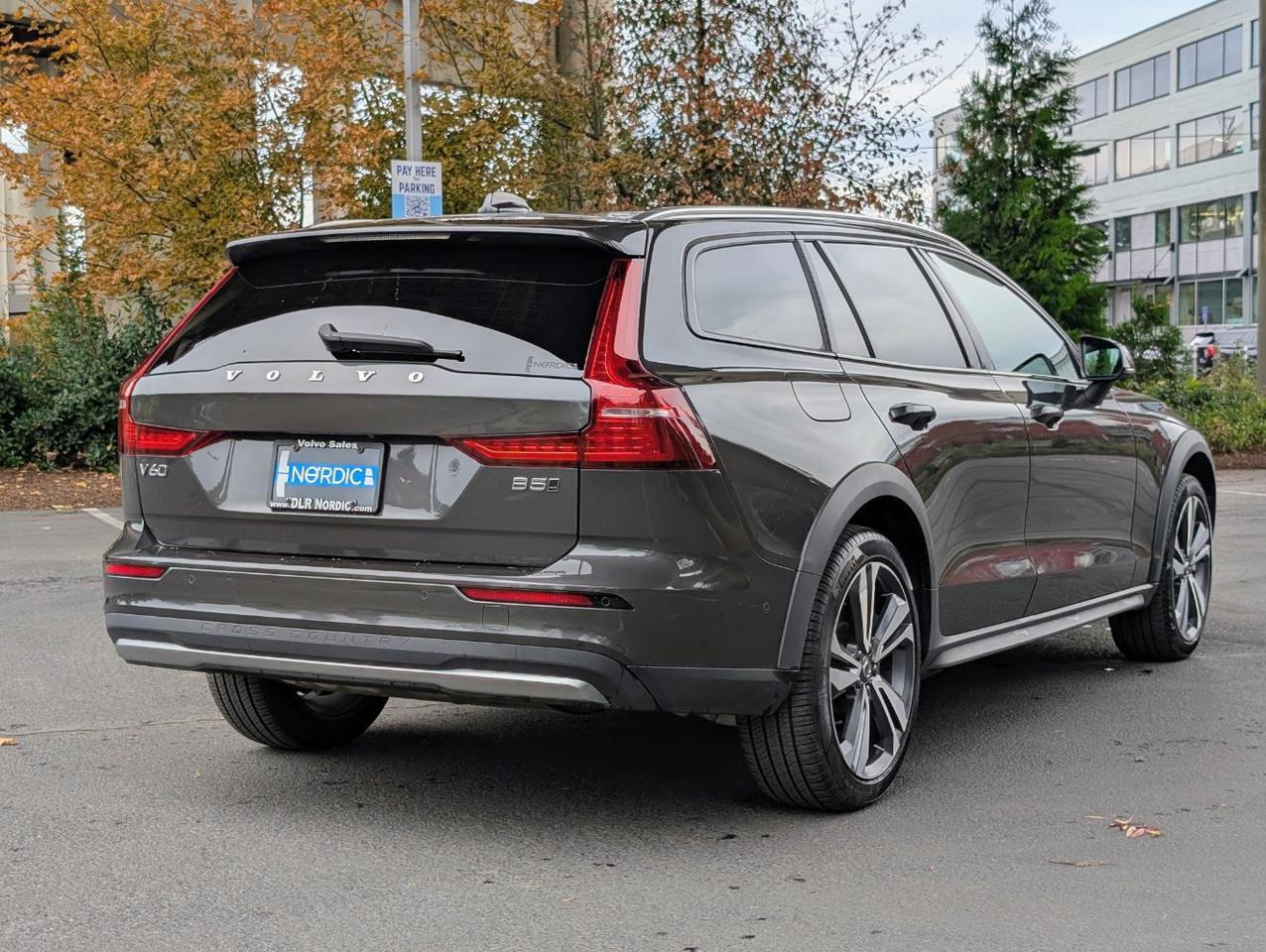 2025 Volvo V60 Cross Country B5 AWD Hybrid PLUS w/High Performance Sound, Climate* Portland OR