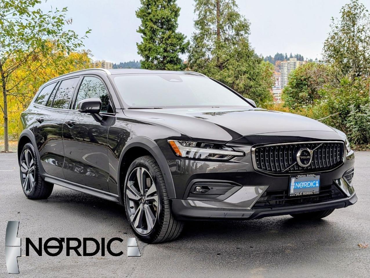 2025 Volvo V60 Cross Country B5 AWD Hybrid PLUS w/High Performance Sound, Climate*