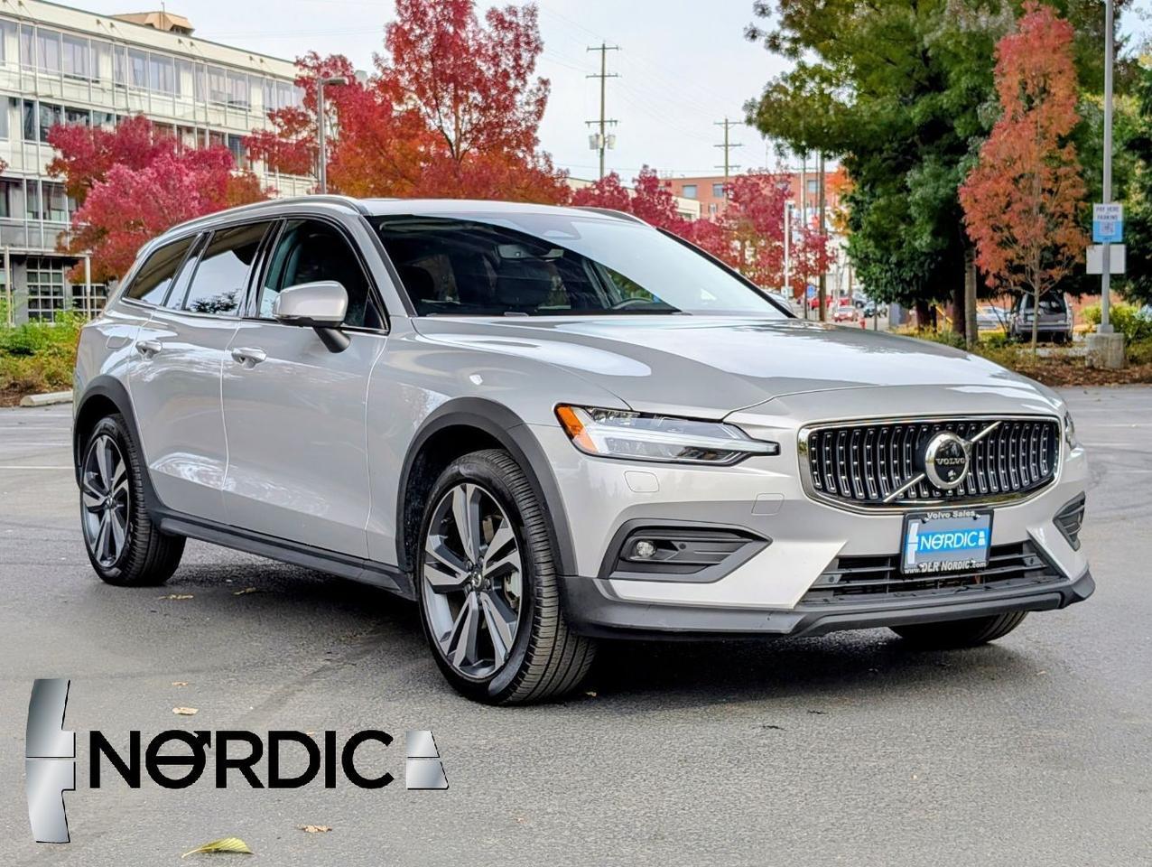 2025 Volvo V60 Cross Country B5 AWD Hybrid PLUS w/High Performance Sound, Climate*