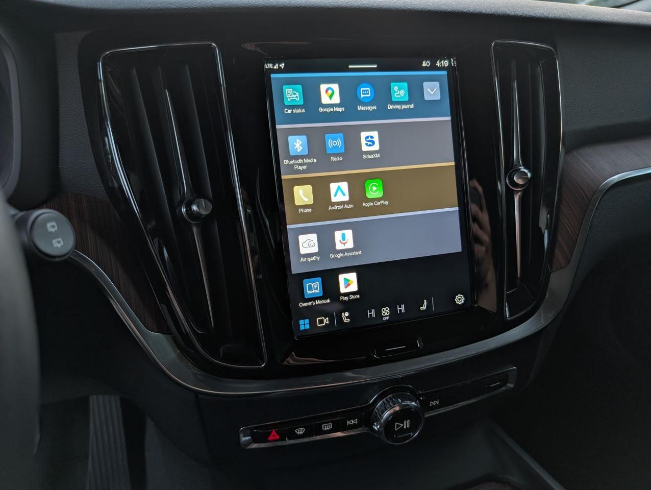 2025 Volvo V60 Cross Country B5 AWD Hybrid PLUS w/High Performance Sound, Pilot Assist, 360 Cam, 4 Heated Seats & Wheel Portland OR