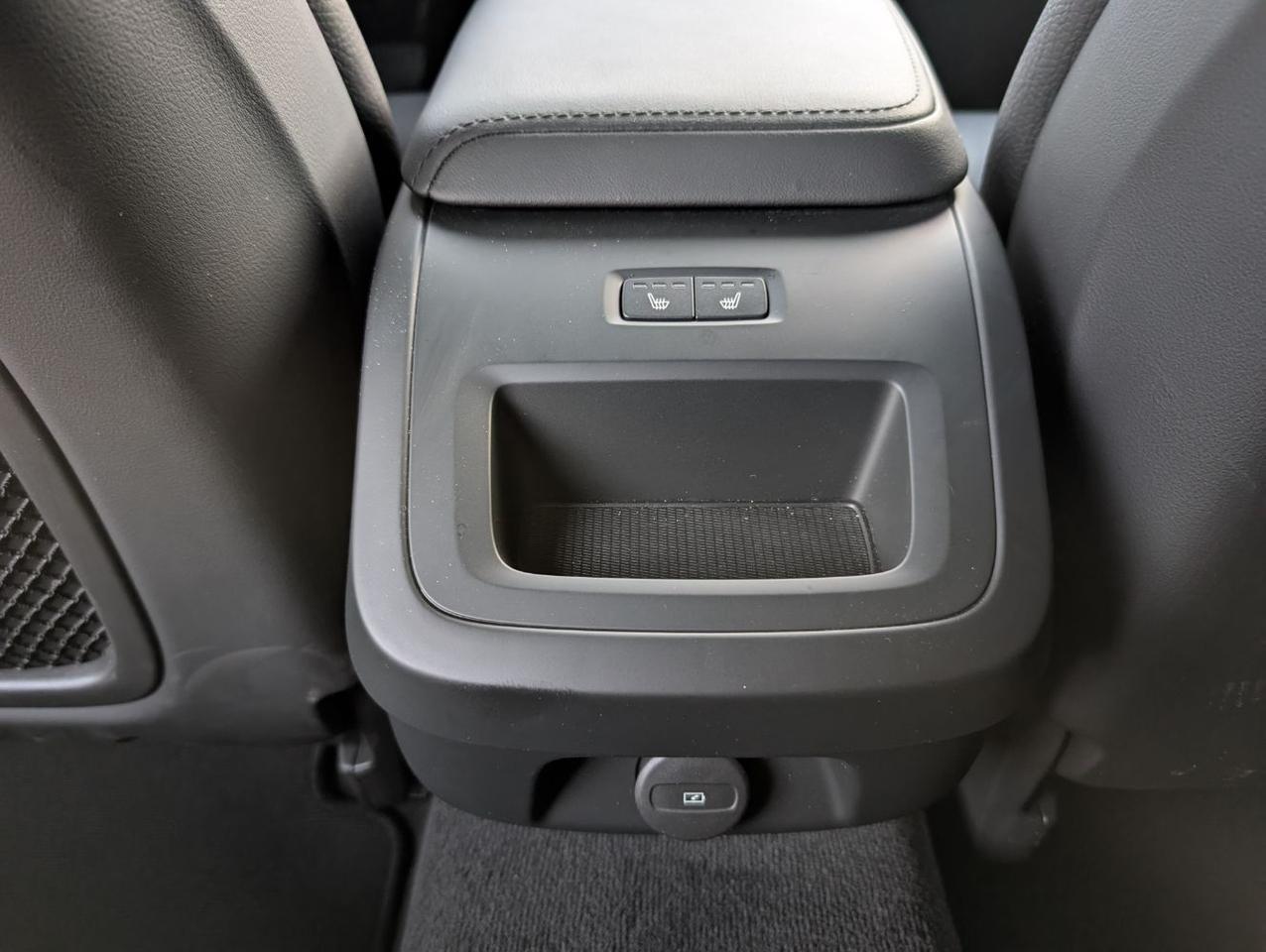 2025 Volvo V60 Cross Country B5 AWD Hybrid PLUS w/High Performance Sound, Pilot Assist, 360 Cam, 4 Heated Seats & Wheel Portland OR