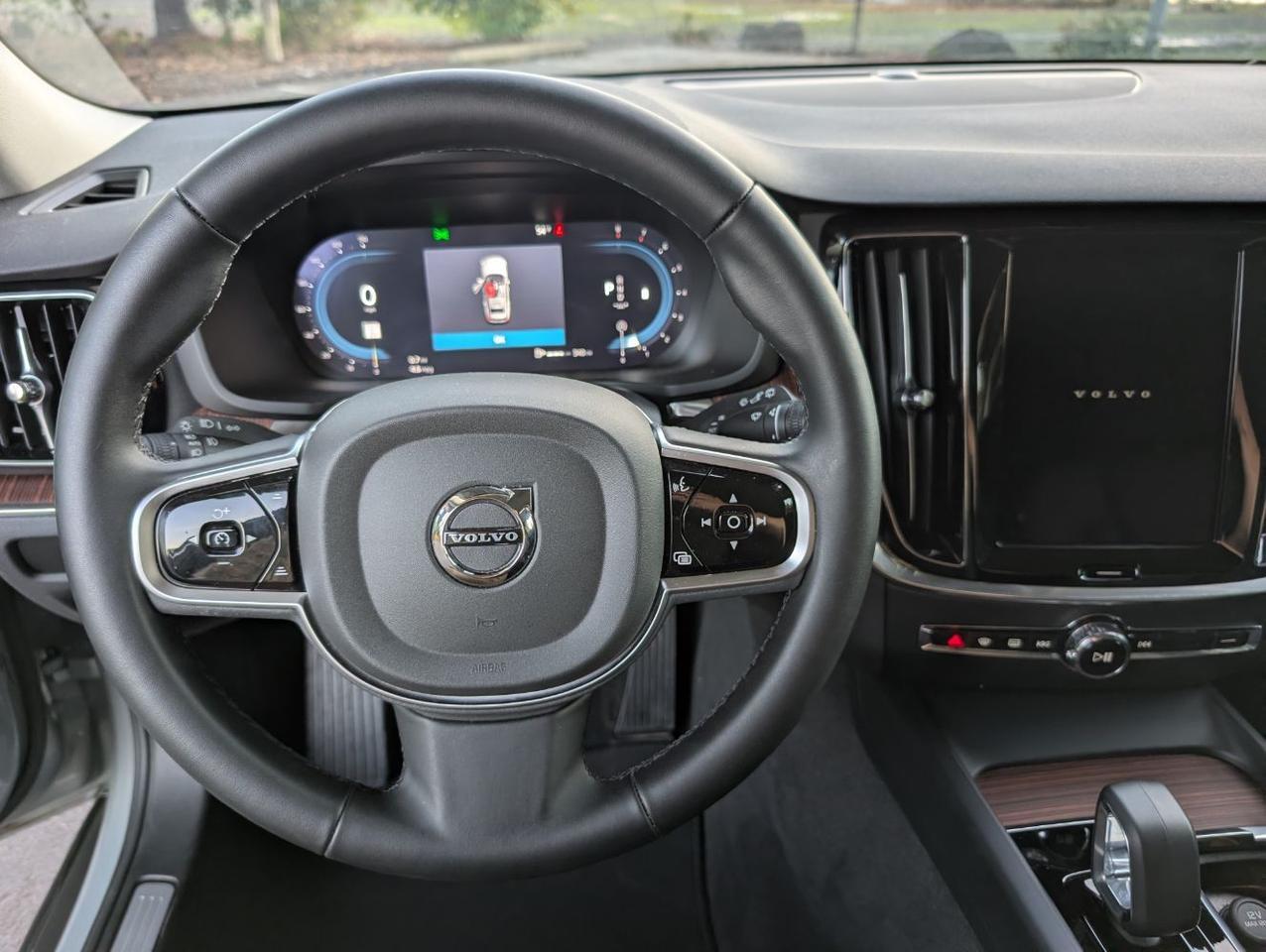 2025 Volvo V60 Cross Country B5 AWD Hybrid PLUS w/High Performance Sound, Pilot Assist, 360 Cam, 4 Heated Seats & Wheel Portland OR