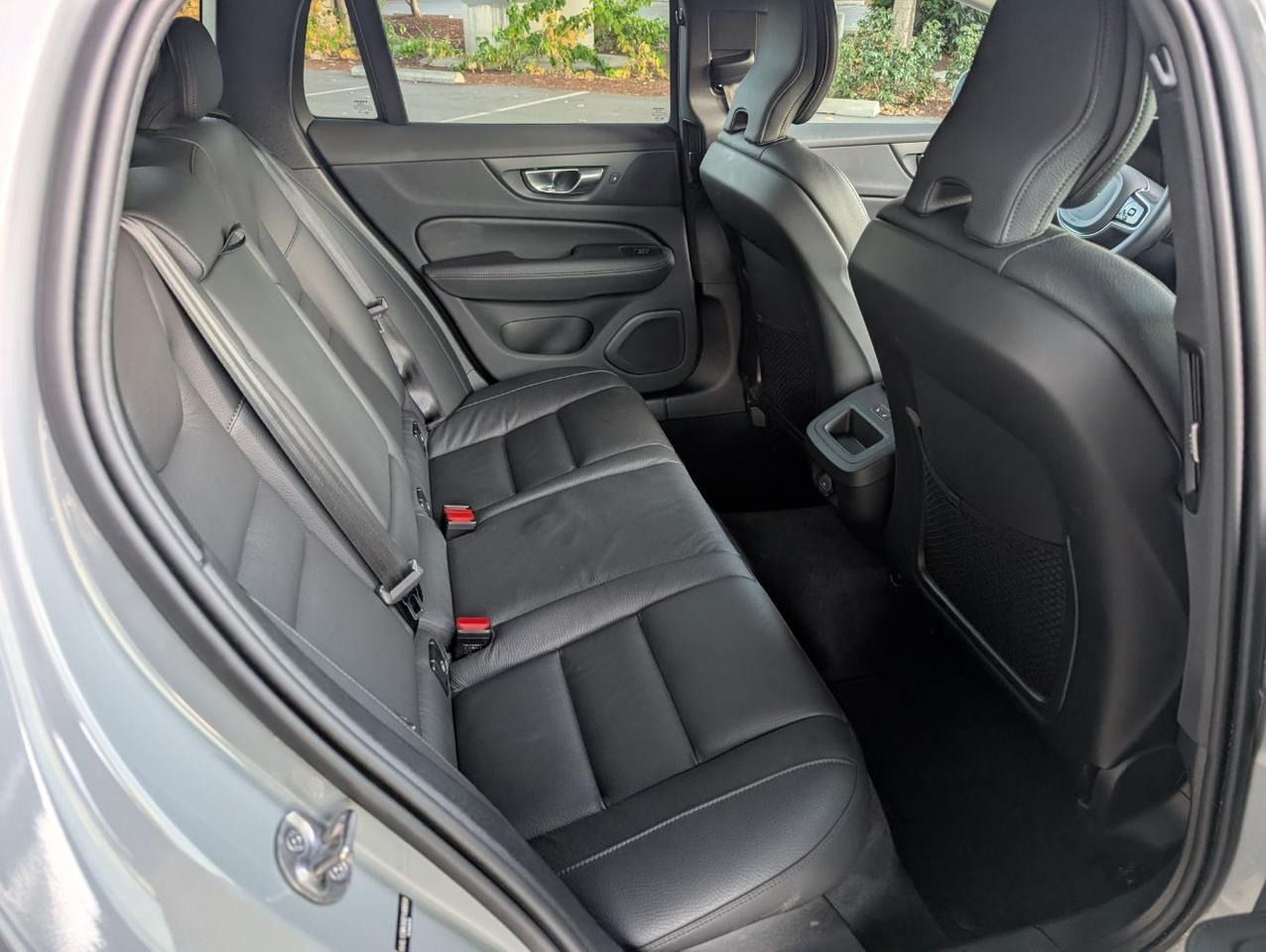 2025 Volvo V60 Cross Country B5 AWD Hybrid PLUS w/High Performance Sound, Pilot Assist, 360 Cam, 4 Heated Seats & Wheel Portland OR