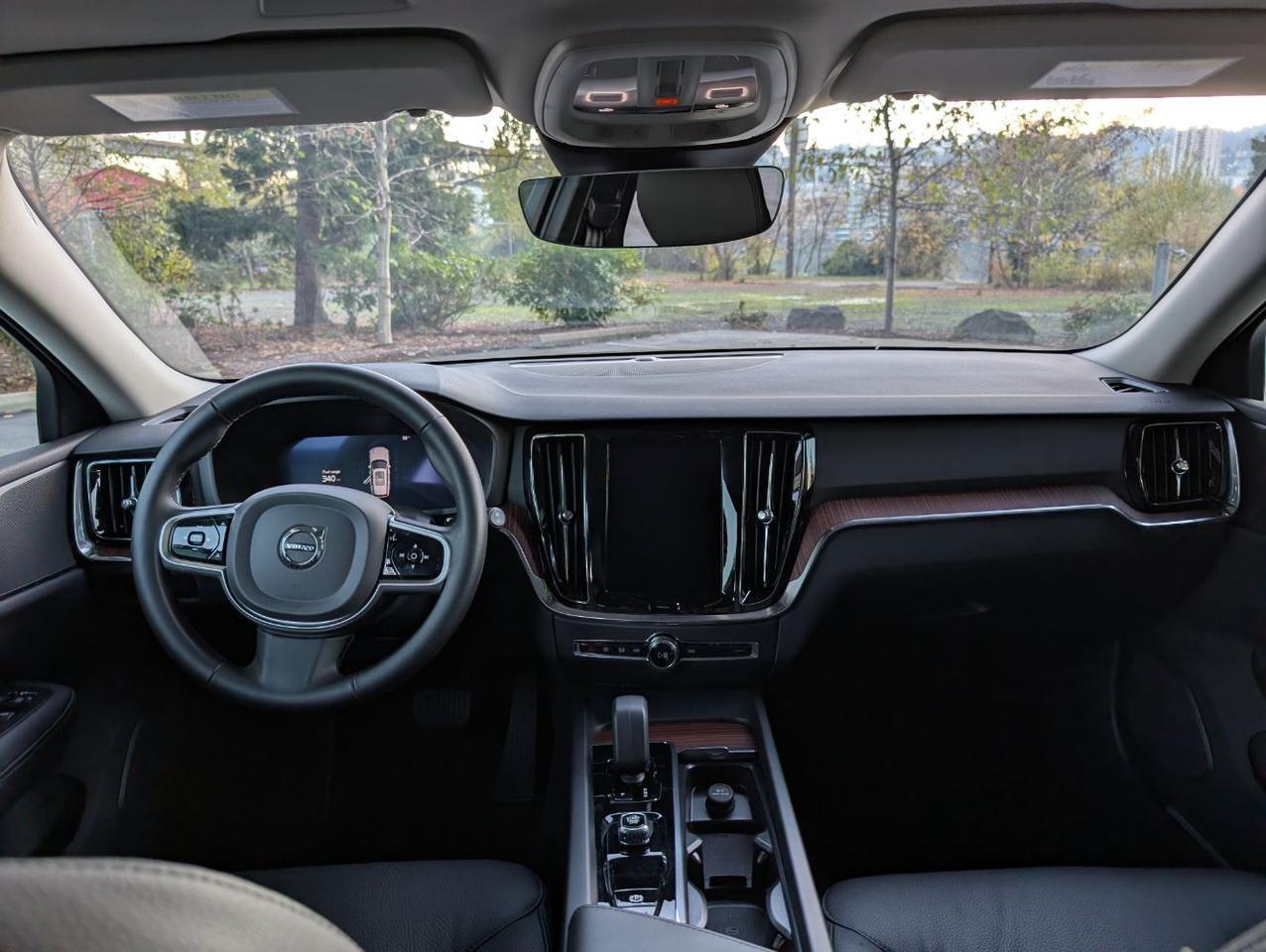 2025 Volvo V60 Cross Country B5 AWD Hybrid PLUS w/High Performance Sound, Pilot Assist, 360 Cam, 4 Heated Seats & Wheel Portland OR