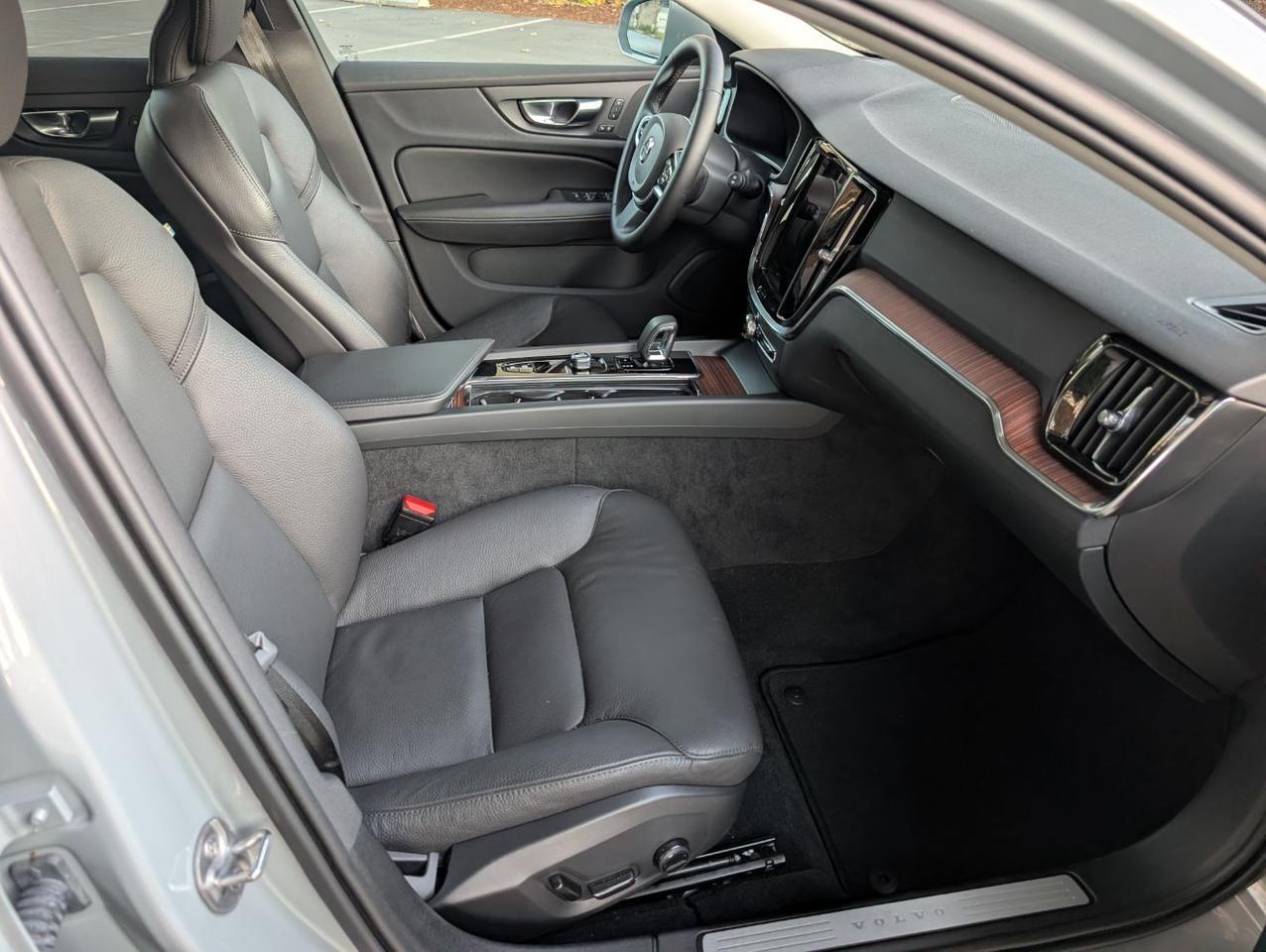 2025 Volvo V60 Cross Country B5 AWD Hybrid PLUS w/High Performance Sound, Pilot Assist, 360 Cam, 4 Heated Seats & Wheel Portland OR