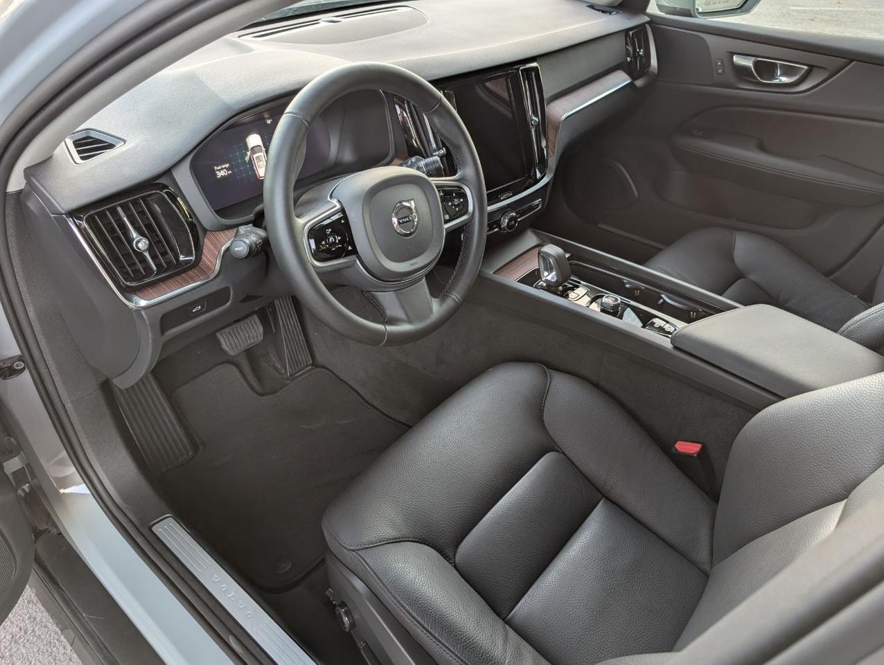 2025 Volvo V60 Cross Country B5 AWD Hybrid PLUS w/High Performance Sound, Pilot Assist, 360 Cam, 4 Heated Seats & Wheel Portland OR