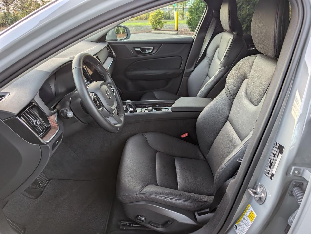 2025 Volvo V60 Cross Country B5 AWD Hybrid PLUS w/High Performance Sound, Pilot Assist, 360 Cam, 4 Heated Seats & Wheel Portland OR