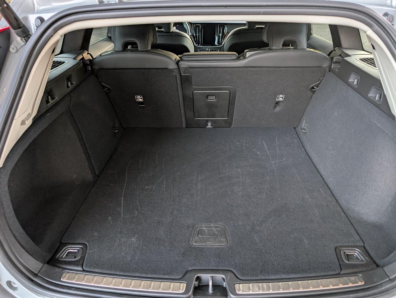 2025 Volvo V60 Cross Country B5 AWD Hybrid PLUS w/High Performance Sound, Pilot Assist, 360 Cam, 4 Heated Seats & Wheel Portland OR