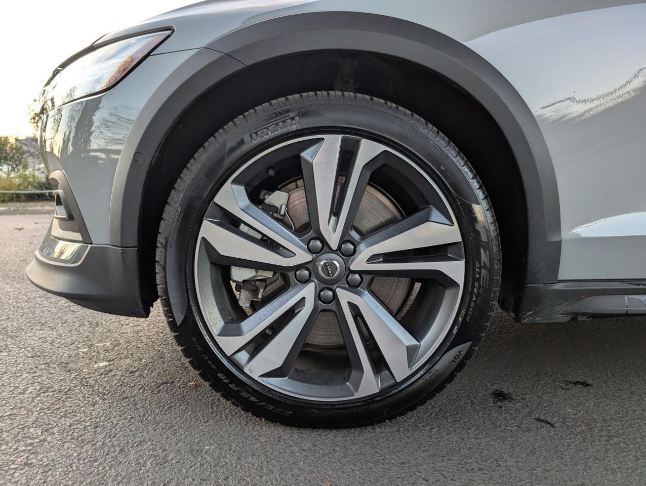 2025 Volvo V60 Cross Country B5 AWD Hybrid PLUS w/High Performance Sound, Pilot Assist, 360 Cam, 4 Heated Seats & Wheel Portland OR