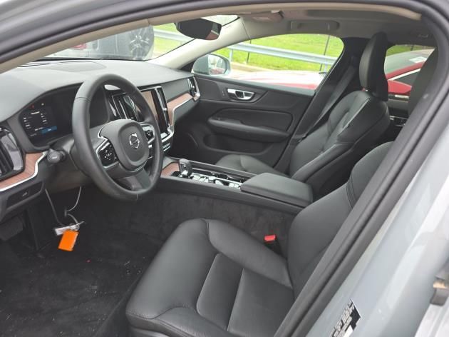 2025 Volvo V60 Cross Country B5 AWD Hybrid PLUS w/High Performance Sound, Pilot Assist, 360 Cam, 4 Heated Seats & Wheel Portland OR