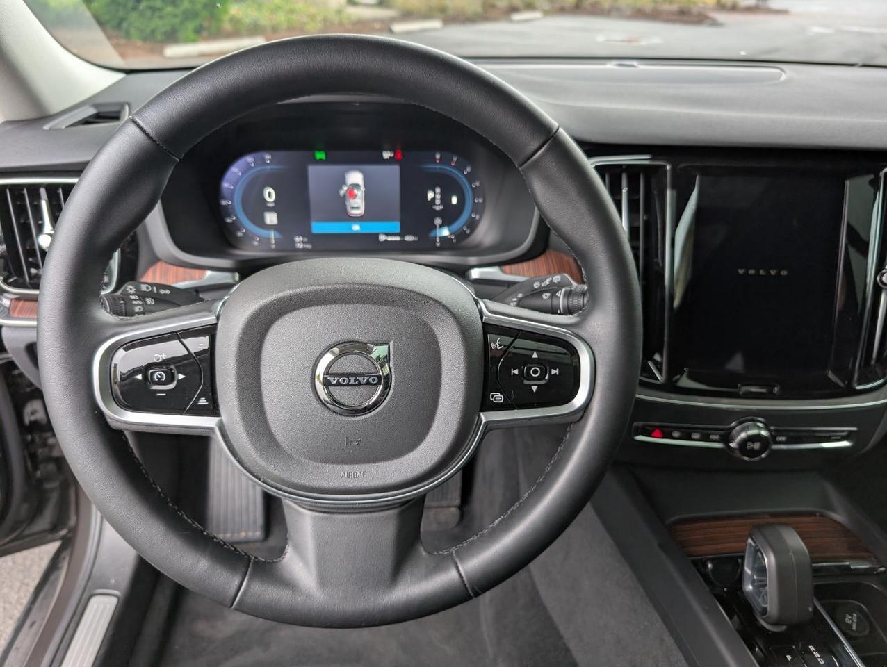 2025 Volvo V60 Cross Country B5 AWD Hybrid PLUS w/High Performance Sound, Pilot Assist, 360 Cam, 4 Heated Seats & Wheel Portland OR