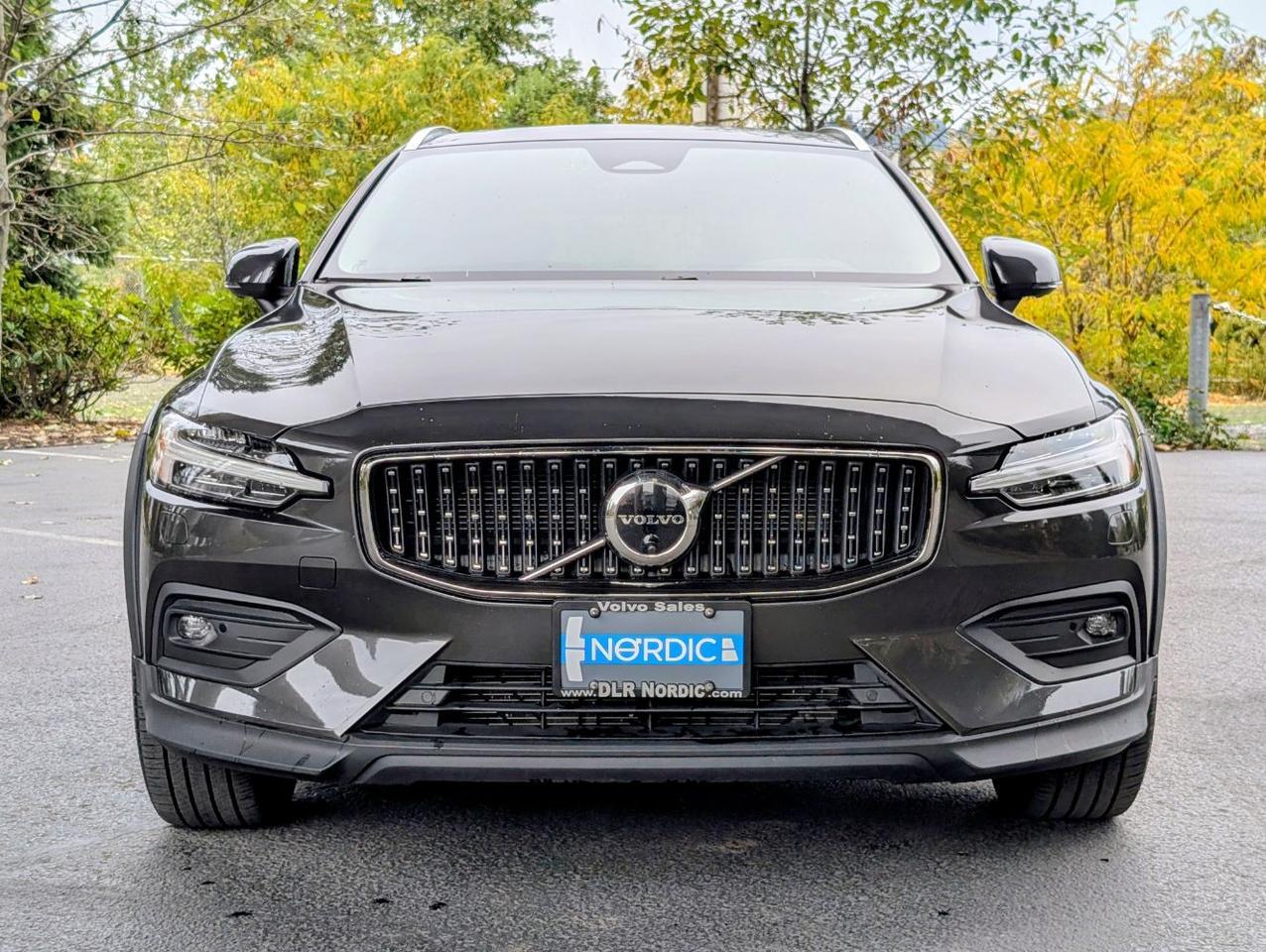 2025 Volvo V60 Cross Country B5 AWD Hybrid PLUS w/High Performance Sound, Pilot Assist, 360 Cam, 4 Heated Seats & Wheel Portland OR