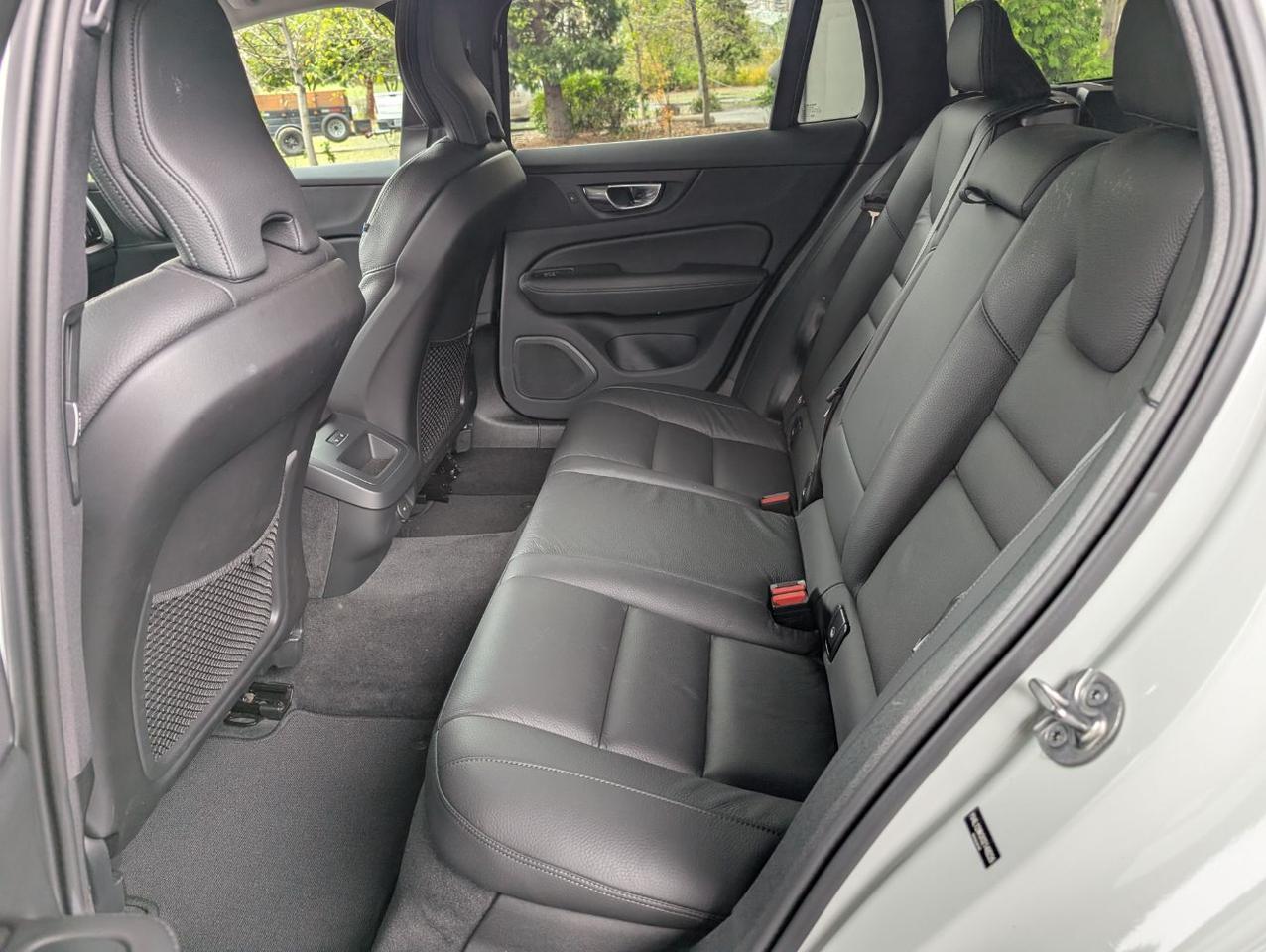 2025 Volvo V60 Cross Country B5 AWD Hybrid PLUS w/High Performance Sound, Pilot Assist, 360 Cam, Pano, 4 Heated Seats & Wheel Portland OR