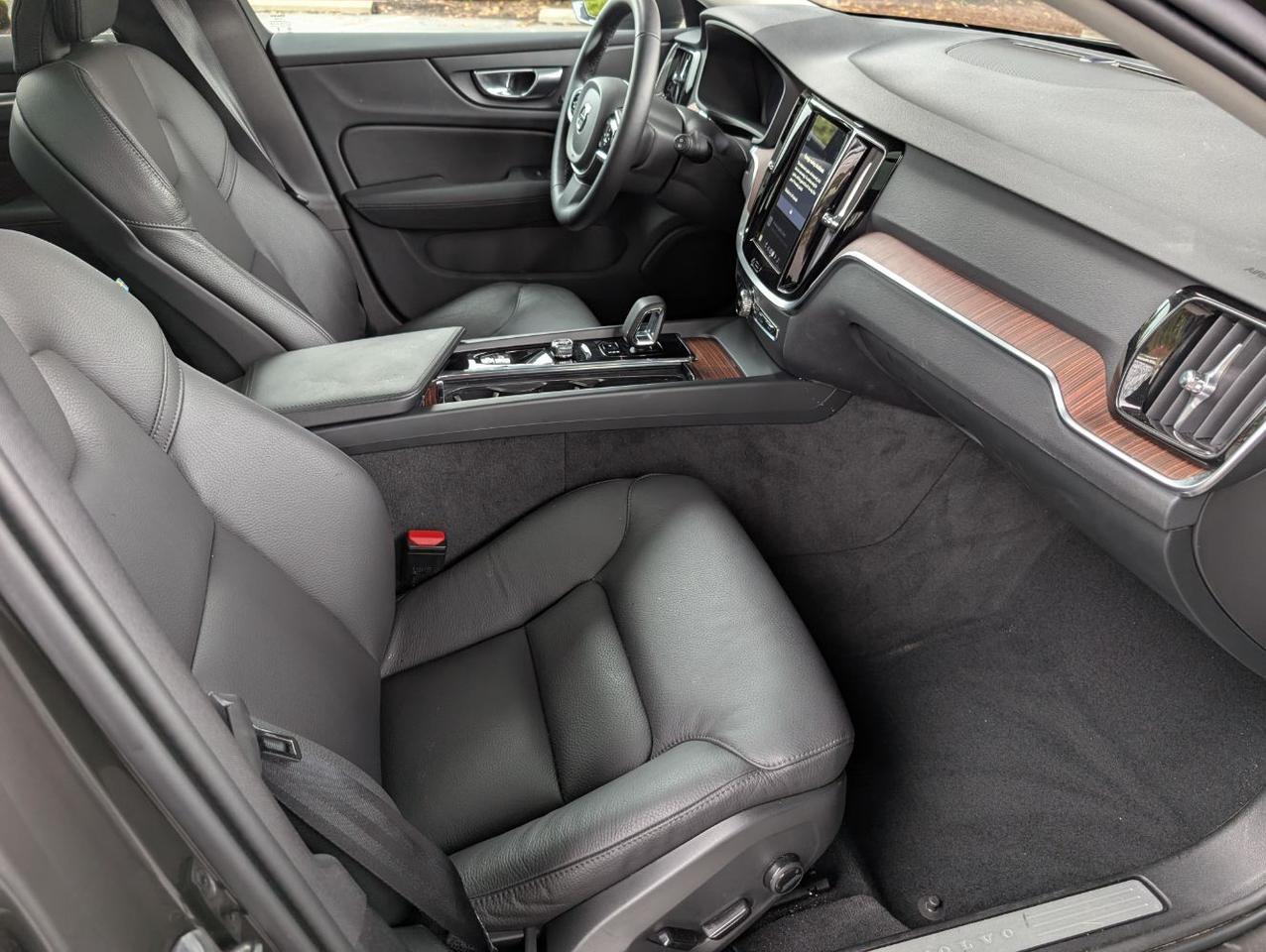 2025 Volvo V60 Cross Country B5 AWD Hybrid PLUS w/High Performance Sound, Pilot Assist, Panoramic Roof, 4 Heated Seats & Wheel Portland OR