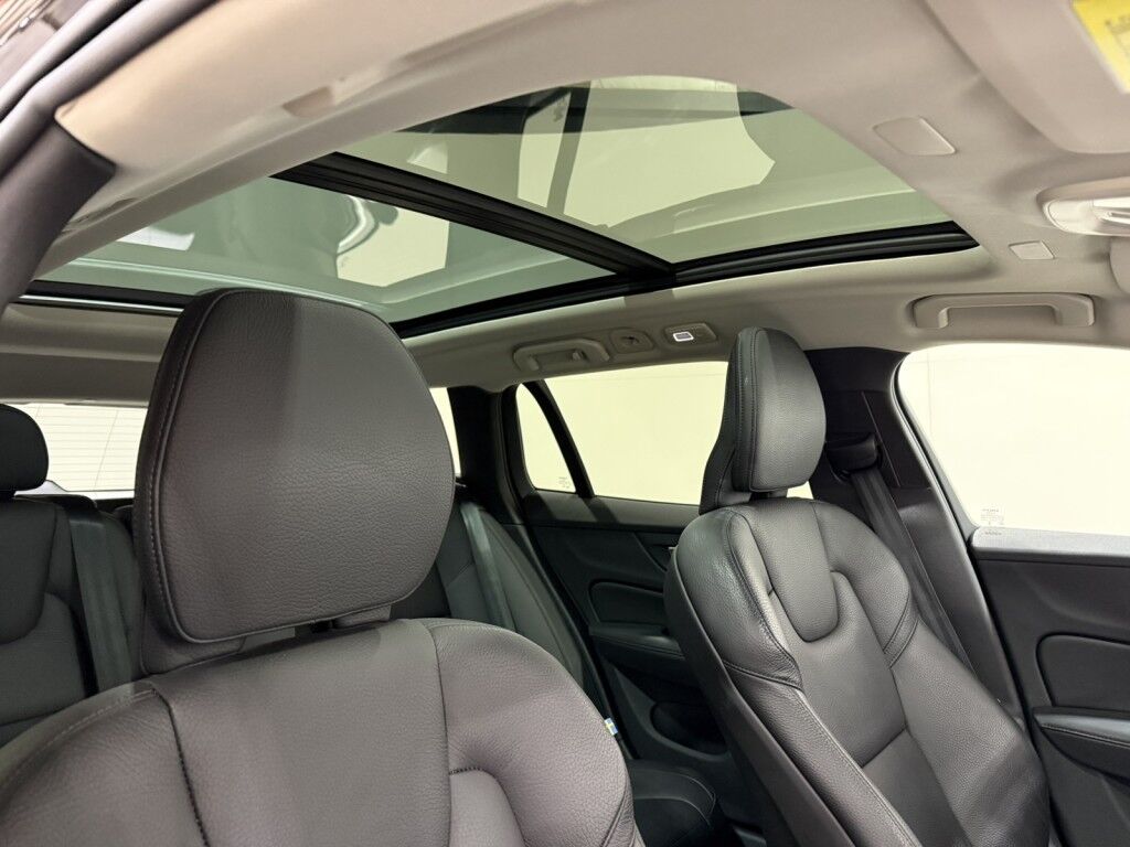 2025 Volvo V60 Cross Country B5 AWD Plus Maumee OH