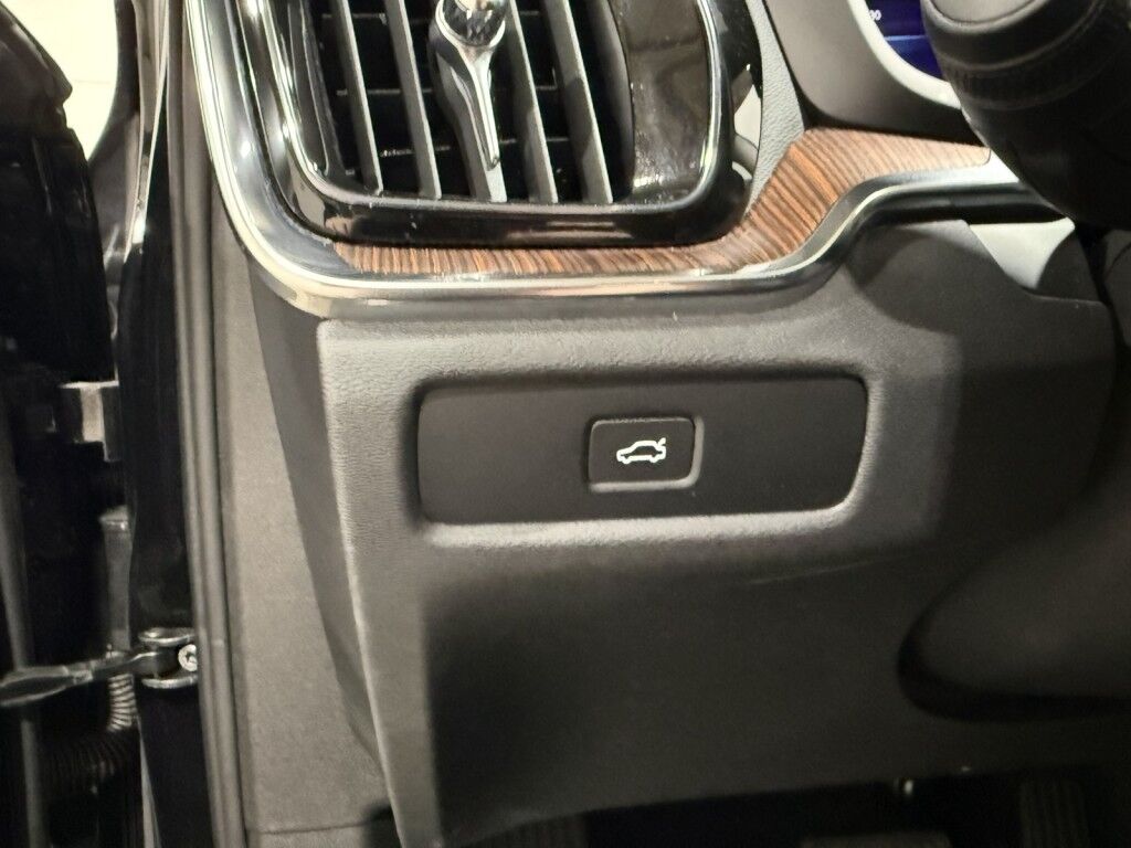 2025 Volvo V60 Cross Country B5 AWD Plus Maumee OH