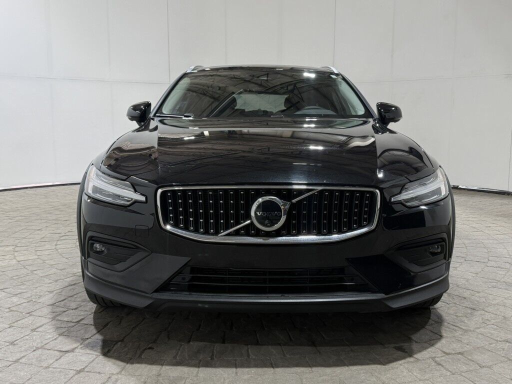 2025 Volvo V60 Cross Country B5 AWD Plus