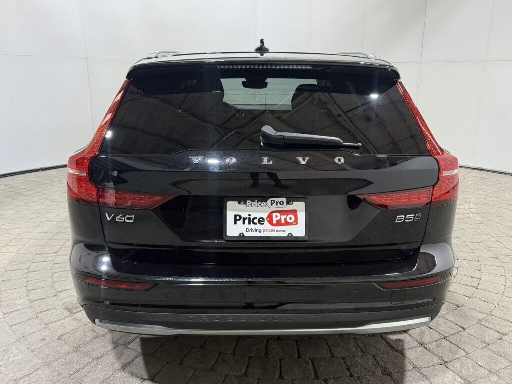 2025 Volvo V60 Cross Country B5 AWD Plus Maumee OH