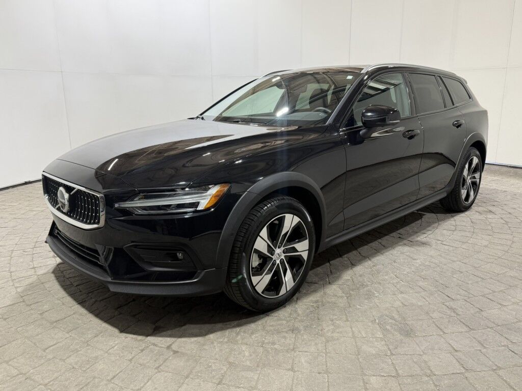 2025 Volvo V60 Cross Country B5 AWD Plus