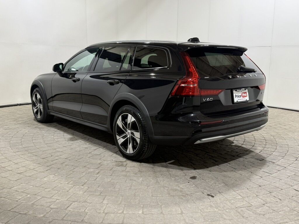 2025 Volvo V60 Cross Country B5 AWD Plus Maumee OH
