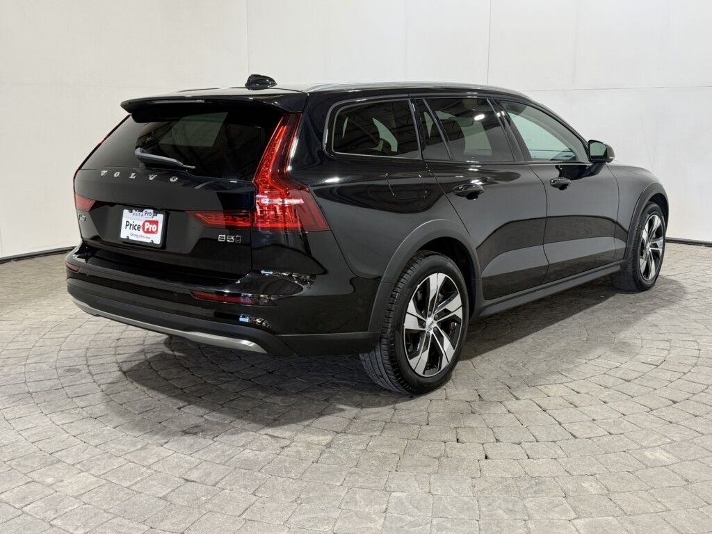 2025 Volvo V60 Cross Country B5 AWD Plus Maumee OH