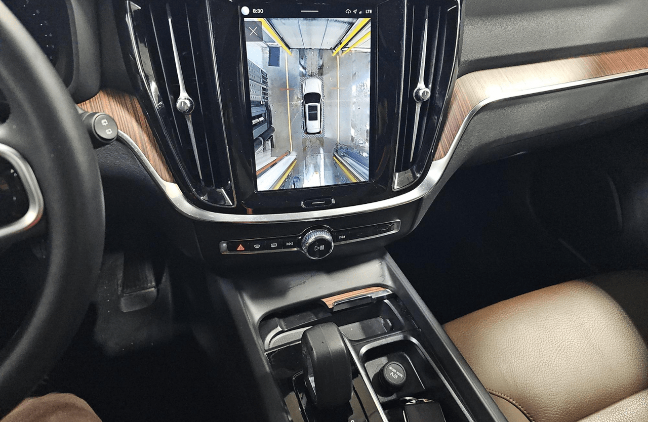 2025 Volvo V60 Cross Country B5 Hybrid AWD PLUS | Harman Kardon, Pilot Assist, 360 Cam, 19" Wheels, 4 Heated Seats & Wheel Portland OR