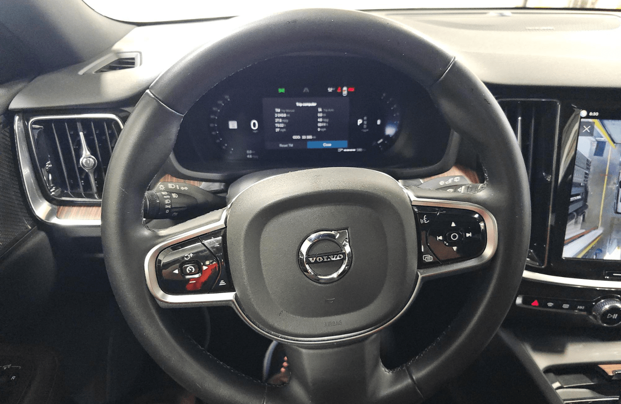2025 Volvo V60 Cross Country B5 Hybrid AWD PLUS | Harman Kardon, Pilot Assist, 360 Cam, 19" Wheels, 4 Heated Seats & Wheel Portland OR