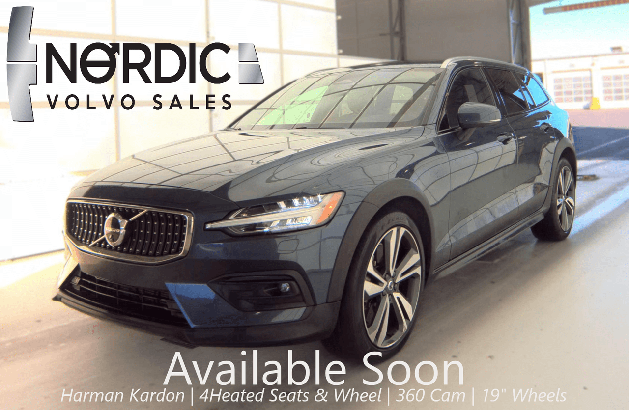 2025 Volvo V60 Cross Country B5 Hybrid AWD PLUS | Harman Kardon, Pilot Assist, 360 Cam, 19" Wheels, 4 Heated Seats & Wheel