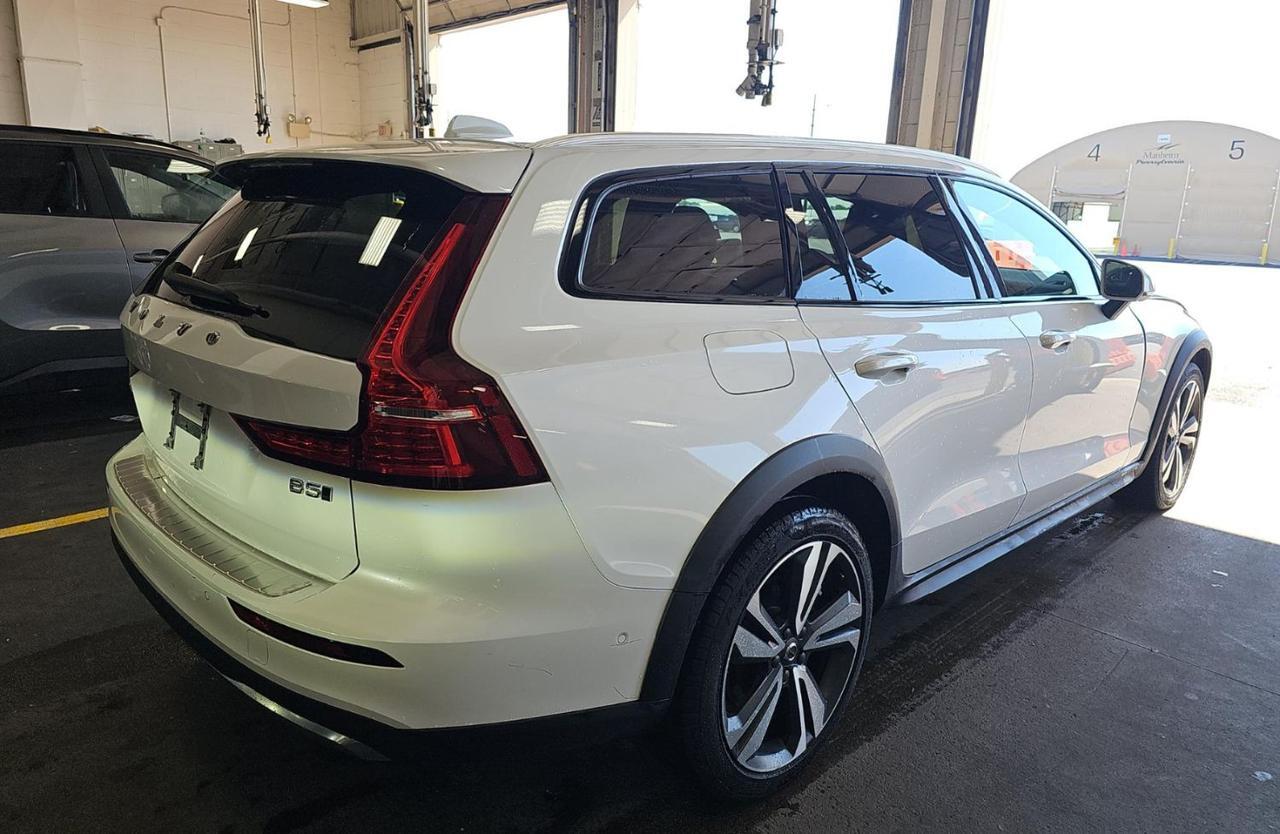 2025 Volvo V60 Cross Country B5 Hybrid AWD PLUS | Harman Kardon, Pilot Assist, Climate Pkg, 19 Wheels * Portland OR