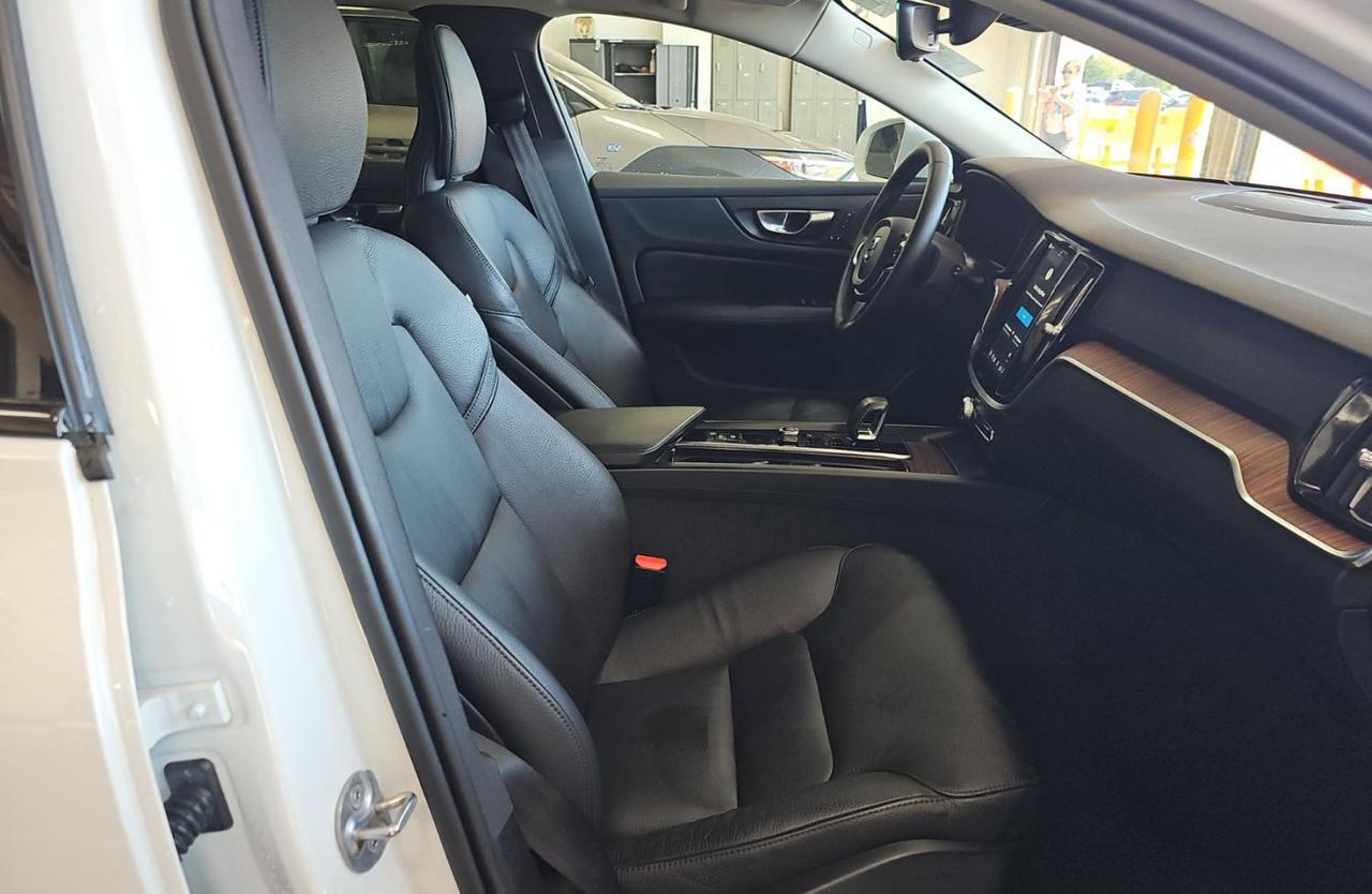 2025 Volvo V60 Cross Country B5 Hybrid AWD PLUS | Harman Kardon, Pilot Assist, Climate Pkg, 19 Wheels * Portland OR