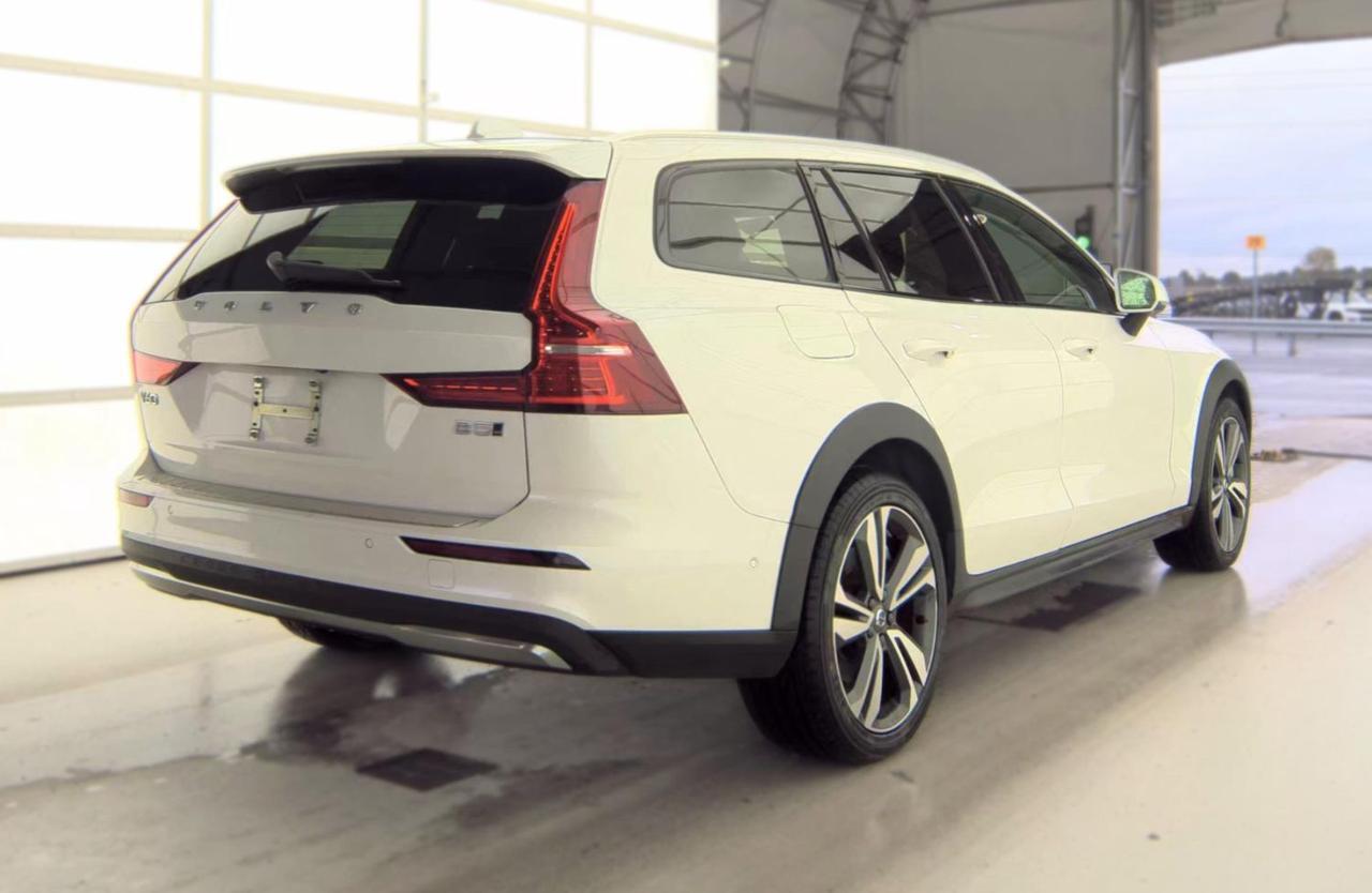 2025 Volvo V60 Cross Country B5 Hybrid AWD PLUS | Harman Kardon, Pilot Assist, Climate Pkg, 19 Wheels * Portland OR