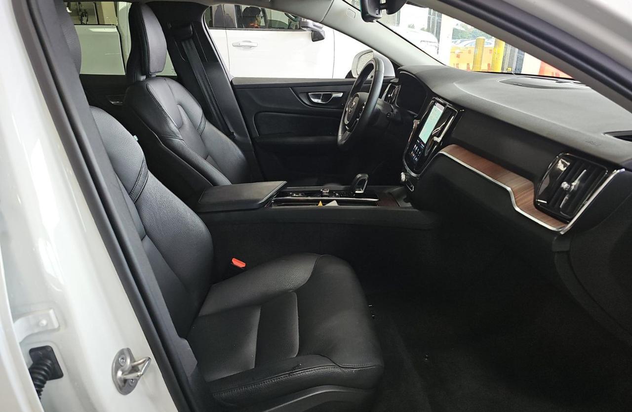 2025 Volvo V60 Cross Country B5 Hybrid AWD PLUS | Harman Kardon, Pilot Assist, Climate Pkg, 19 Wheels * Portland OR