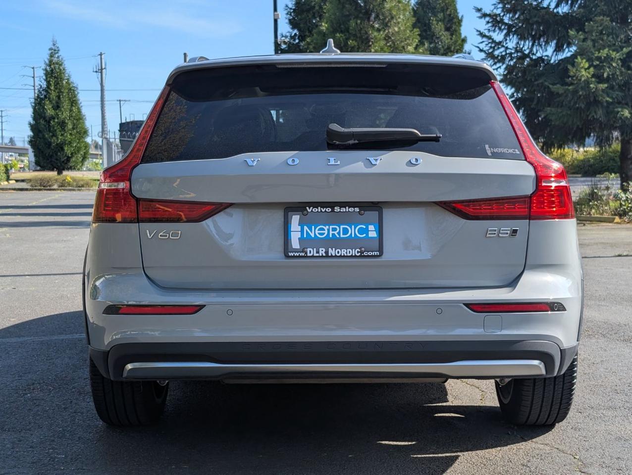 2025 Volvo V60 Cross Country B5 Hybrid AWD PLUS | High Performance Audio, Climate Pk, 19" WHeels * Portland OR