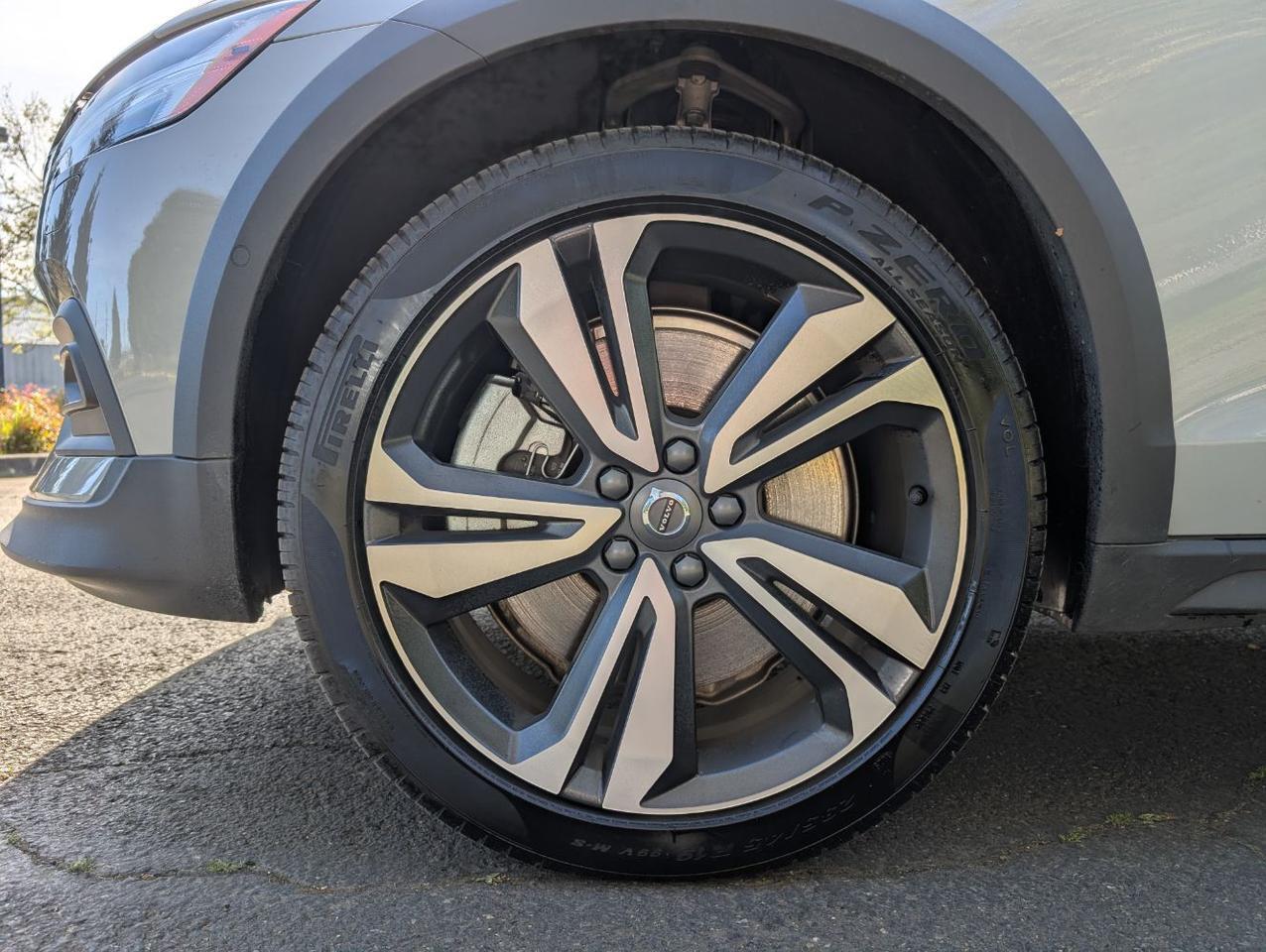 2025 Volvo V60 Cross Country B5 Hybrid AWD PLUS | High Performance Audio, Climate Pk, 19" WHeels * Portland OR