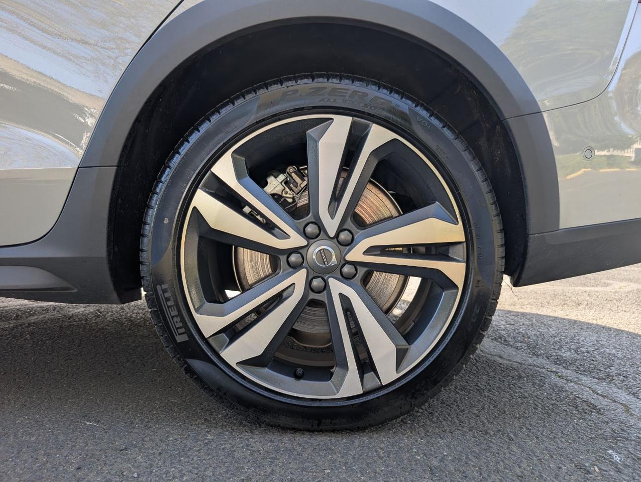 2025 Volvo V60 Cross Country B5 Hybrid AWD PLUS | High Performance Audio, Climate Pk, 19" WHeels * Portland OR