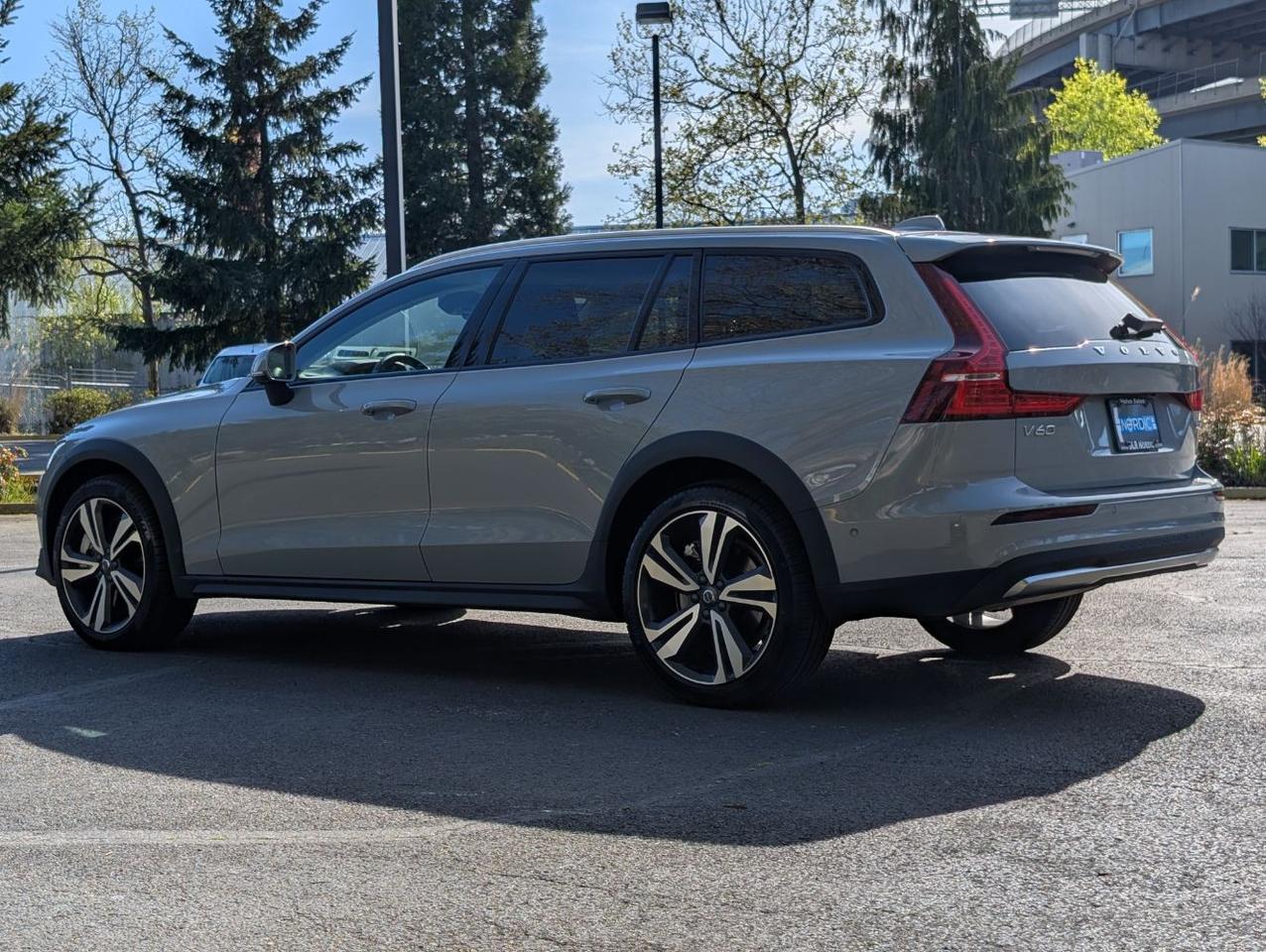 2025 Volvo V60 Cross Country B5 Hybrid AWD PLUS | High Performance Audio, Climate Pk, 19" WHeels * Portland OR