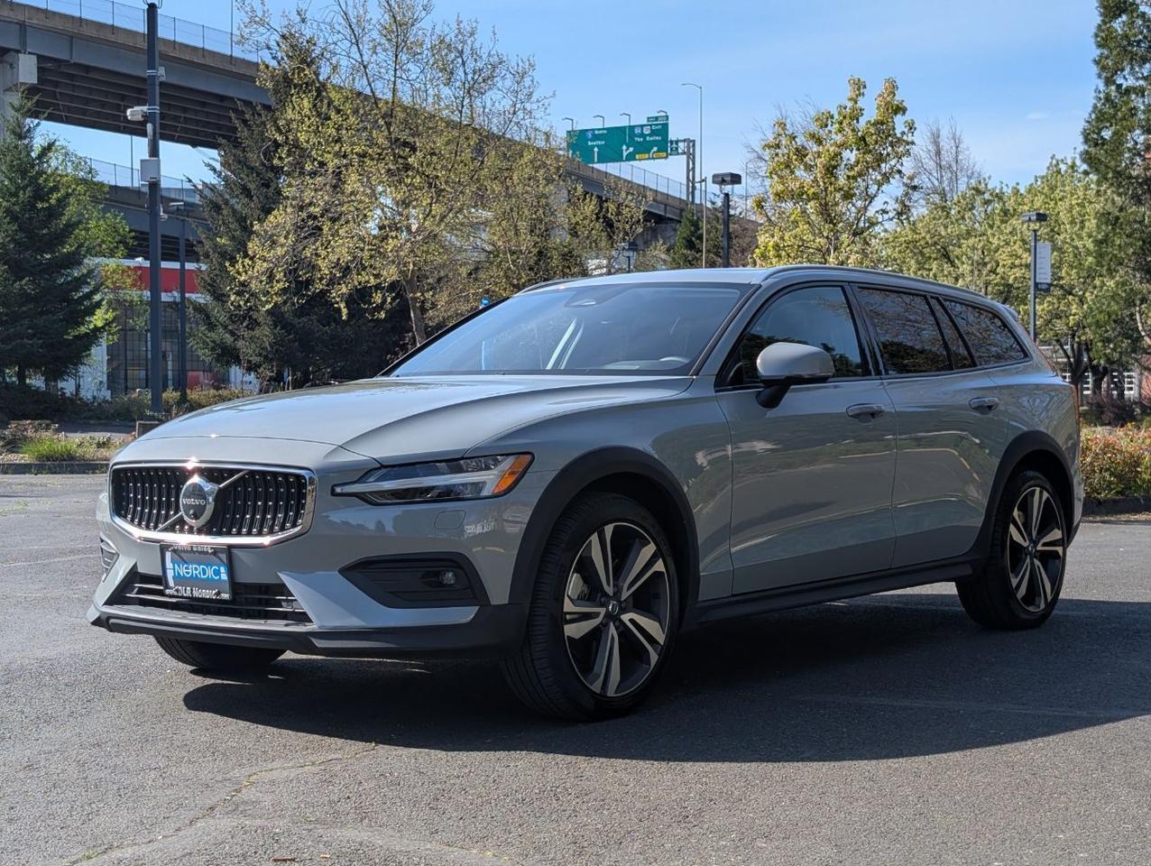 2025 Volvo V60 Cross Country B5 Hybrid AWD PLUS | High Performance Audio, Climate Pk, 19" WHeels * Portland OR