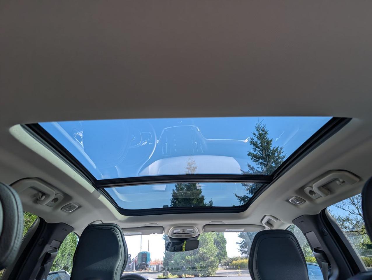 2025 Volvo V60 Cross Country B5 Hybrid AWD PLUS | High Performance Audio, Climate Pk, 19" WHeels * Portland OR