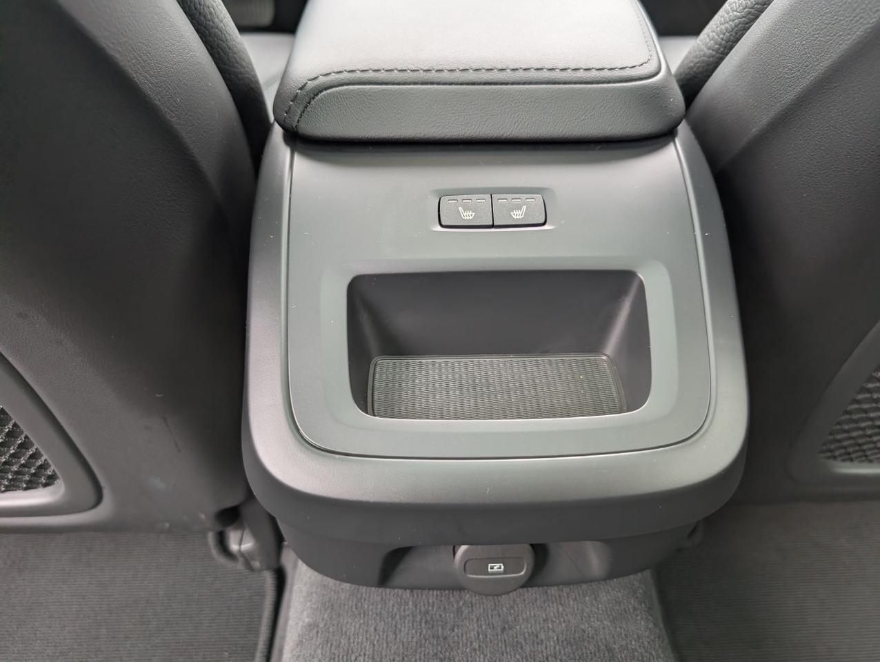 2025 Volvo V60 Cross Country B5 Hybrid AWD PLUS | High Performance Audio, Pilot Assist, 360 Cam, 4 Heated Seats & Wheel Portland OR