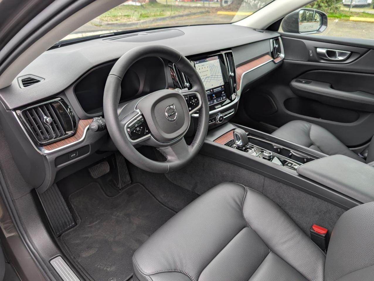 2025 Volvo V60 Cross Country B5 Hybrid AWD PLUS | High Performance Audio, Pilot Assist, 360 Cam, 4 Heated Seats & Wheel Portland OR