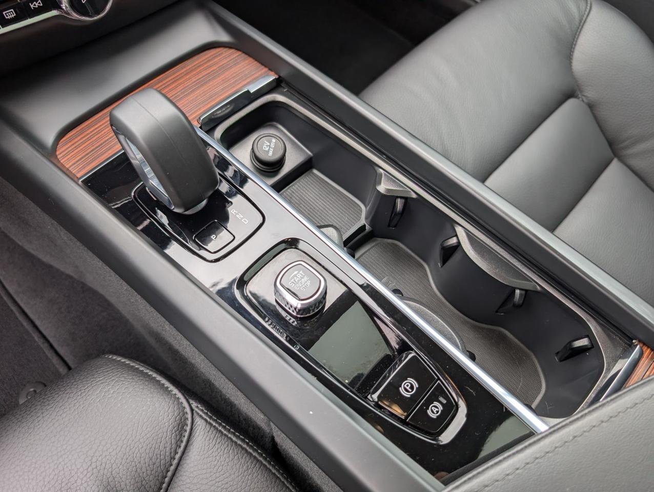 2025 Volvo V60 Cross Country B5 Hybrid AWD PLUS | High Performance Audio, Pilot Assist, 360 Cam, 4 Heated Seats & Wheel Portland OR