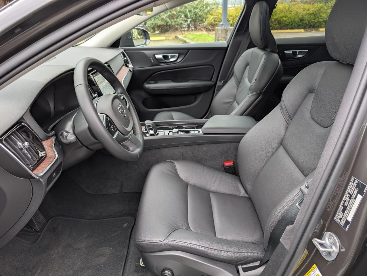 2025 Volvo V60 Cross Country B5 Hybrid AWD PLUS | High Performance Audio, Pilot Assist, 360 Cam, 4 Heated Seats & Wheel Portland OR