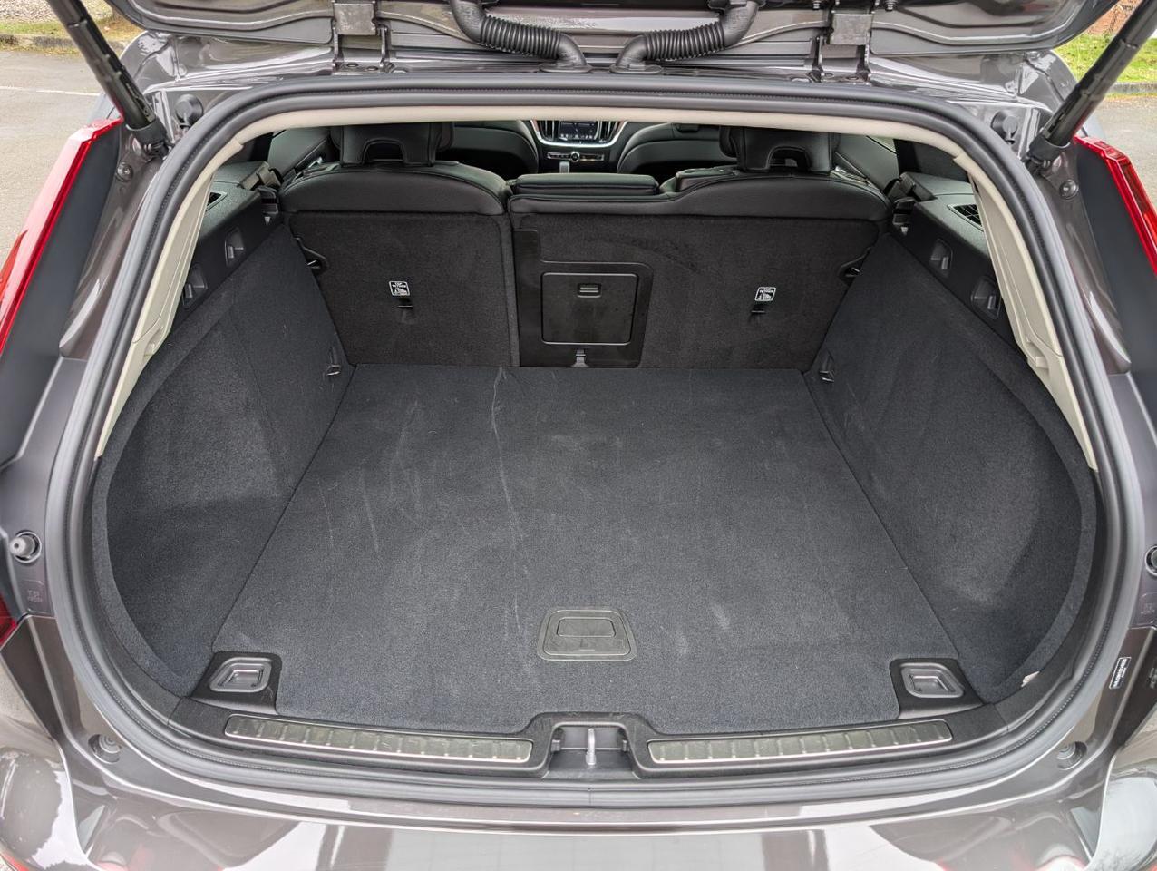 2025 Volvo V60 Cross Country B5 Hybrid AWD PLUS | High Performance Audio, Pilot Assist, 360 Cam, 4 Heated Seats & Wheel Portland OR